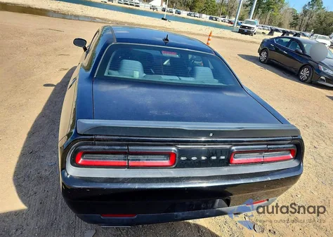 2016 Dodge Challenger Sxt z USA, uszkodzony, nr VIN 2C3CDZAG9GH331638